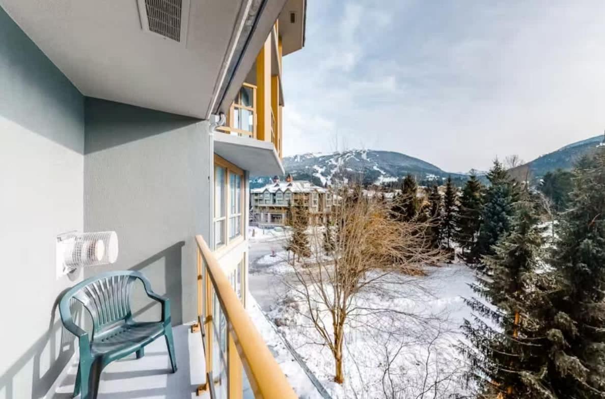 Renovated 1Bed-1Bath In Village With Pool, Hot Tub, And Sauna Whistler Exteriör bild